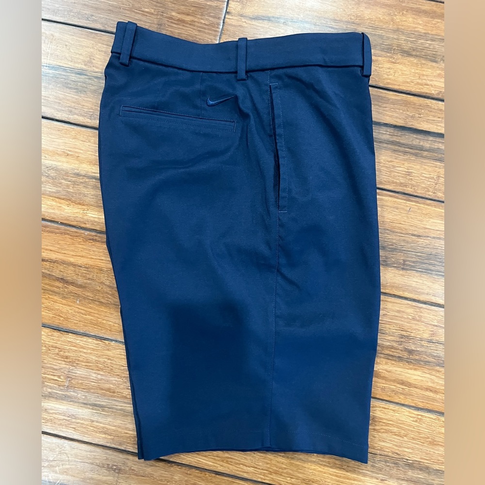 Men’s Size 32/Medium Navy Nike Golf shorts